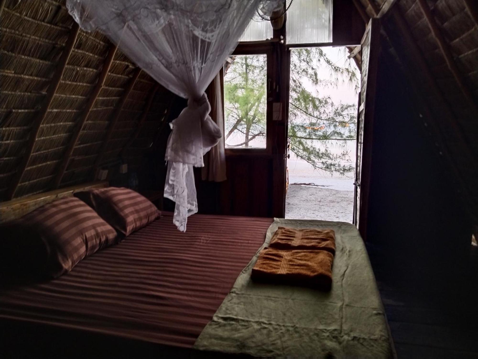 كوه رونغ ساملوم Green Blue Beach Hostel المظهر الخارجي الصورة